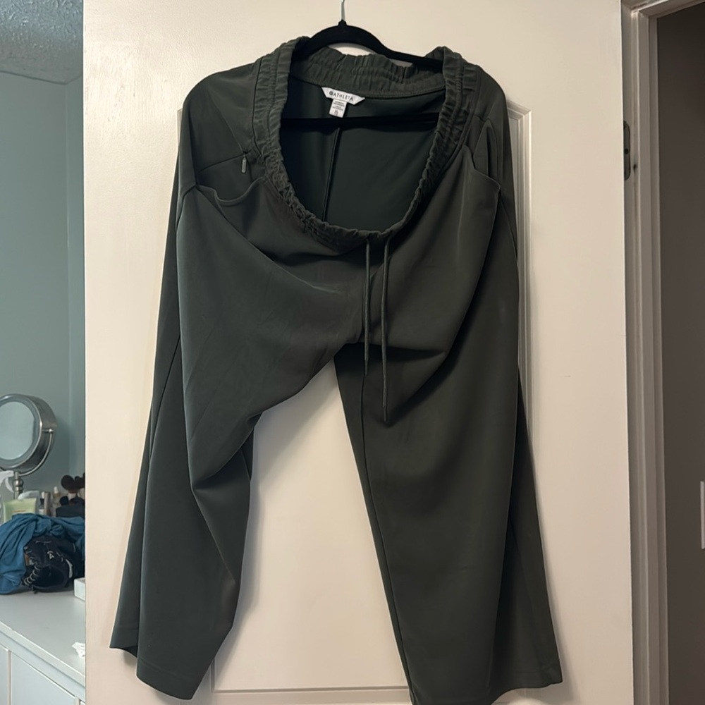 ATHLETA Seasoft Wide Crop Pant OLIVE Size XL